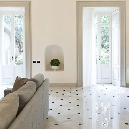 The Secret Garden 코모