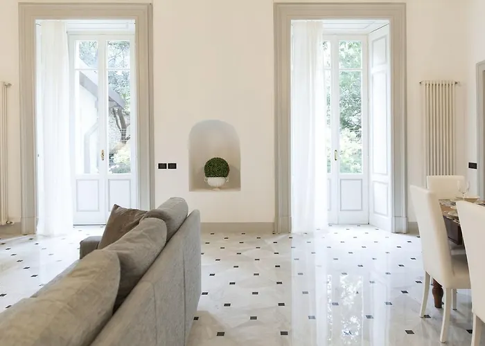 The Secret Garden Como